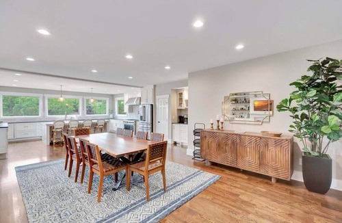 Seneca House | Incredible 10 BR home with pool