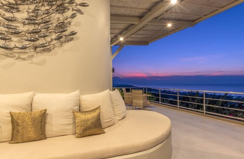 Temukus Apartment | Incredible 180-Degree Ocean Views