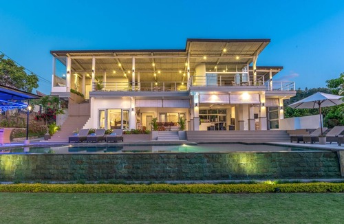 Temukus Apartment | Incredible 180-Degree Ocean Views