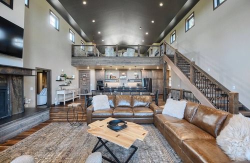 Lead Cabin | Incredible 5000+ Sq. Ft. Lodge w/Large Outdoor Space w/Hot Tub and Fire Pit!