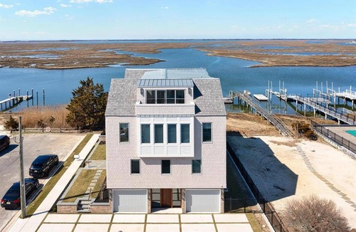 Avalon House | Incredible 6 Bedroom 6.5 Bath Home!