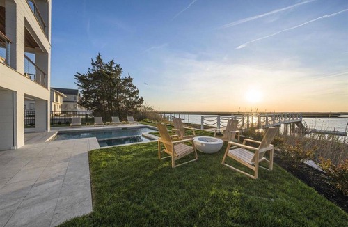 Avalon House | Incredible 6 Bedroom 6.5 Bath Home!