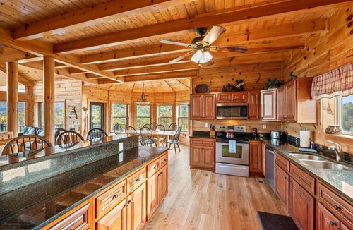 Townsend Cabin | Incredible 6BR w/Views*Hot Tub*Games*Pool*Privacy!