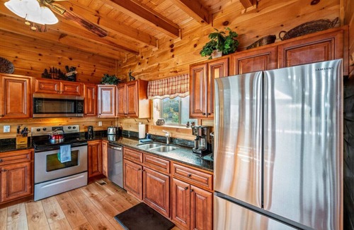 Townsend Cabin | Incredible 6BR w/Views*Hot Tub*Games*Pool*Privacy!