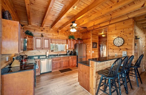 Townsend Cabin | Incredible 6BR w/Views*Hot Tub*Games*Pool*Privacy!