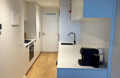 Footscray Apartment | Incredible CBD View Apartment