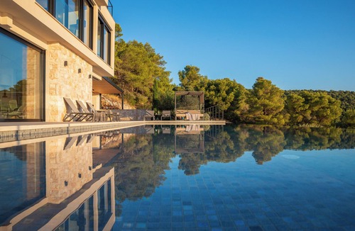 Cove Rogacic Villa | Incredible divine view 5-bedroom villa in Vis Town