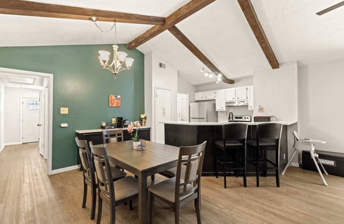 Wetmore House | Incredible Location | King Bed | Sleeps 14