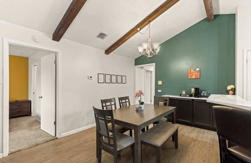 Wetmore House | Incredible Location | King Bed | Sleeps 14