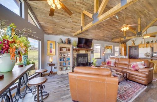 Vian House | Incredible Log Home: 1 Mile from Lake Tenkiller