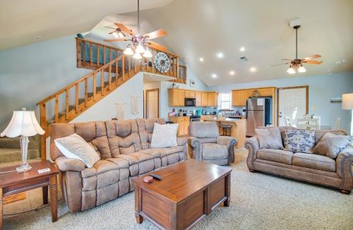 Vian House | Incredible Log Home: 1 Mile From Lake Tenkiller