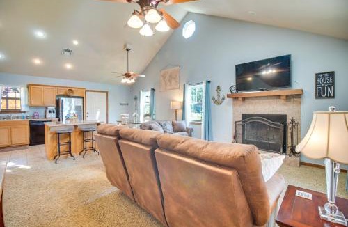 Vian House | Incredible Log Home: 1 Mile From Lake Tenkiller