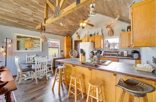 Vian Cabin | Incredible Log Home: 1 Mile from Lake Tenkiller