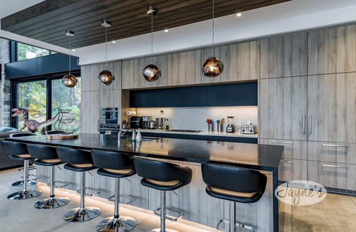 Dorset Cottage | Incredible Modern 6 bdrm, 5 bath Open-Concept Cottage on Lovely Lake of Bays!