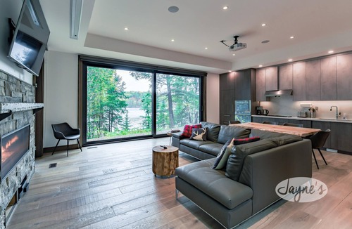 Dorset Cottage | Incredible Modern 6 bdrm, 5 bath Open-Concept Cottage on Lovely Lake of Bays!