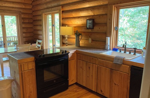 Pickens Cabin | Incredible Mountain View! Log Cabin steps from Table Rock State Park.