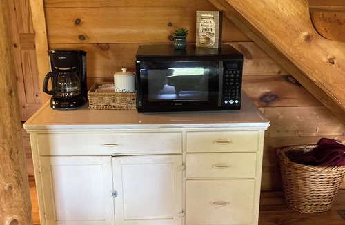 Pickens Cabin | Incredible Mountain View! Log Cabin steps from Table Rock State Park.