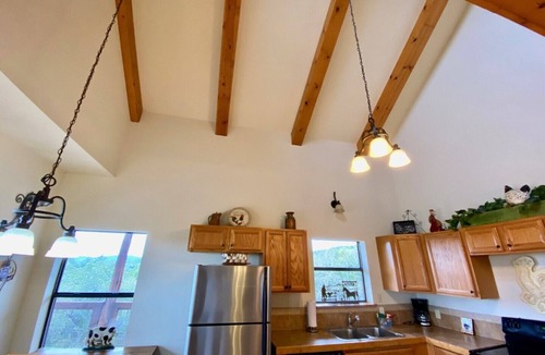 Concan House | Incredible Mountain Views! Entertainment Deck, Outdoor FP~3 Minutes 2 Frio!