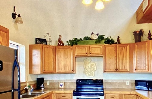 Concan House | Incredible Mountain Views! Entertainment Deck, Outdoor FP~3 Minutes 2 Frio!