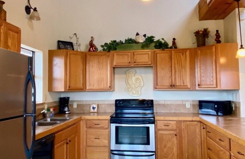 Concan House | Incredible Mountain Views! Entertainment Deck, Outdoor FP~3 Minutes 2 Frio!