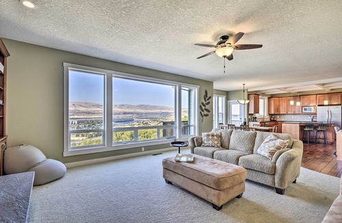 The Dalles House | Incredible Oregon Retreat w/Private Hot Tub!