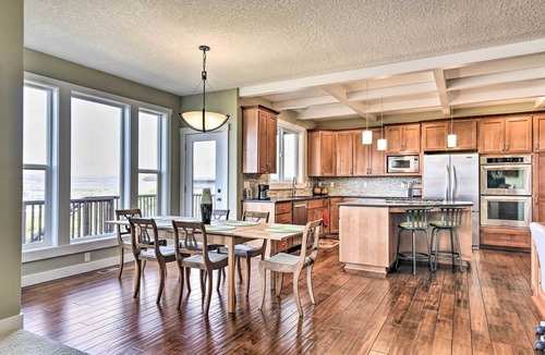 The Dalles House | Incredible Oregon Retreat w/Private Hot Tub!