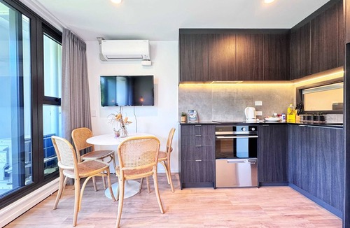 Newton Apartment | Incredible Park & SkyTower View Free Parking & AC