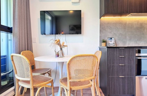 Newton Apartment | Incredible Park & SkyTower View Free Parking & AC