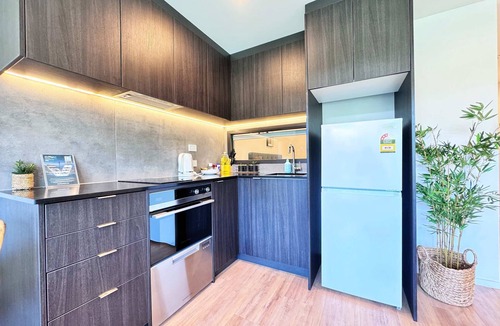 Newton Apartment | Incredible Park & SkyTower View Free Parking & AC