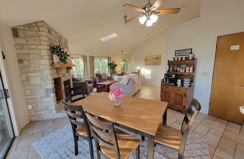 Saddlebrooke House | Incredible Private & Secluded 3-bedroom house in Ozark 40 mins to Branson & SPGF