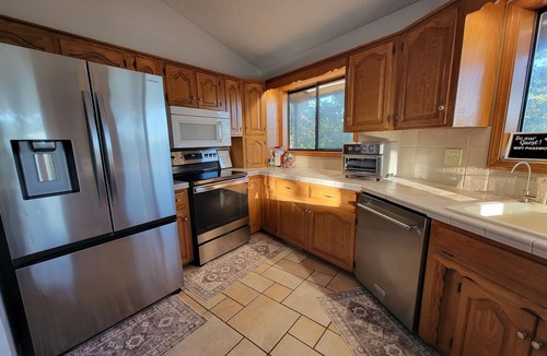 Saddlebrooke House | Incredible Private & Secluded 3-bedroom house in Ozark 40 mins to Branson & SPGF