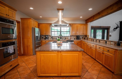 Burkburnett House | Incredible Ranch Retreat To Yourself - 7-bedroom Estate On The River