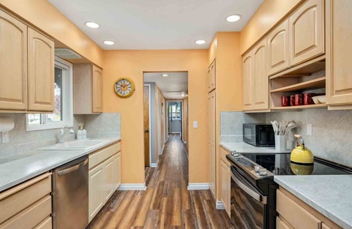 Hillsboro House | Incredible Singe Level Layout w/Immaculate Fenced Backyard, Covered Patio w/Fire-Table, BBQ, Games