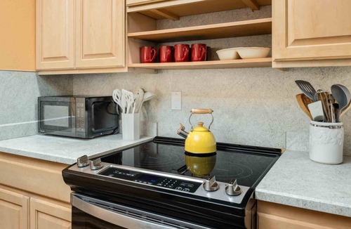 Hillsboro House | Incredible Singe Level Layout w/Immaculate Fenced Backyard, Covered Patio w/Fire-Table, BBQ, Games