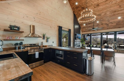 Wears Valley Cabin | Incredible Sunset Views | Organic Decor | Arcades
