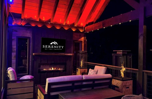 Wears Valley Cabin | Incredible Sunset Views | Organic Decor | Arcades