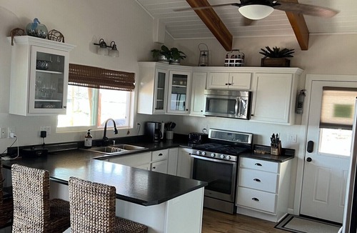 Captain Cook House | INCREDIBLE VIEW! 5 BEDROOM HOME WITH PRIVATE POOL OVERLOOKING THE OCEAN!