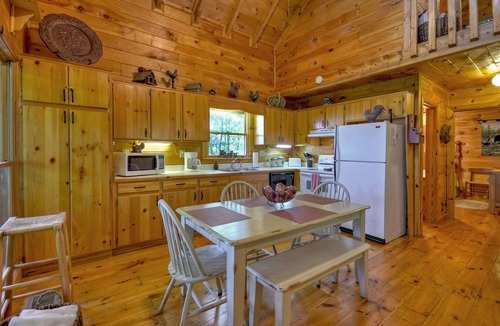 Blue Ridge Cabin | Incredible Views-Hot Tub-Pet Friendly-Close to Blue Ridge-Always Clean-Fireplace