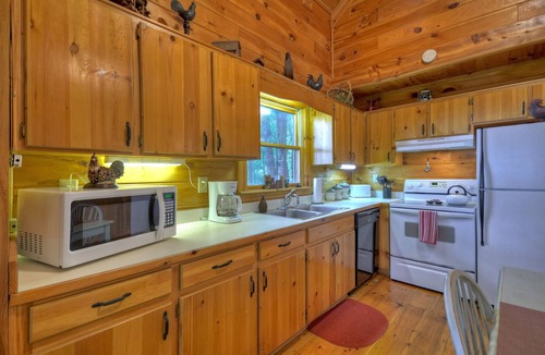 Blue Ridge Cabin | Incredible Views-Hot Tub-Pet Friendly-Close to Blue Ridge-Always Clean-Fireplace