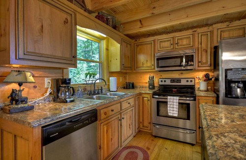 Blue Ridge Cabin | Incredible Views-Hot Tub on Deck-Clean-Fireplace-15 Minutes to Blue Ridge