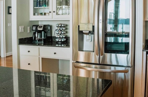 Cadiz House | Incredible Views, Lakefront, Room for Everyone