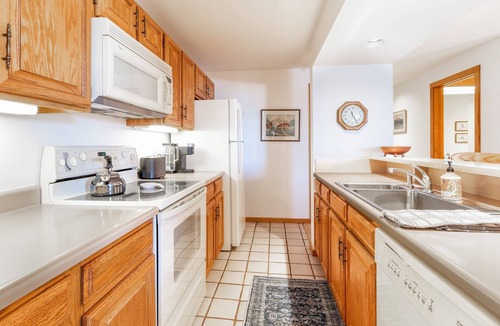 Dillon Condo | Incredible views. Lake. Pool & hot tubs.