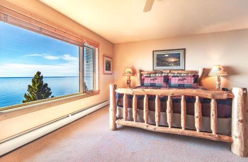 Tofte House | Incredible Views w Garage on Lake and bike trail