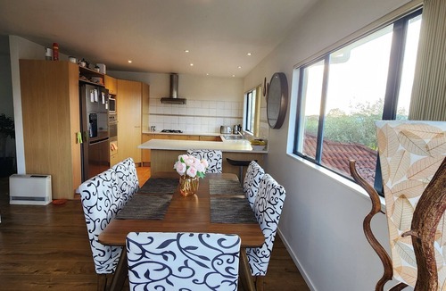 Henderson House | Incredible Waitakere views