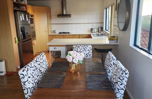 Henderson House | Incredible Waitakere views