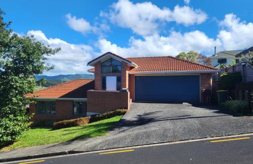 Henderson House | Incredible Waitakere View