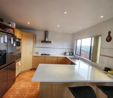 Henderson House | Incredible Waitakere View