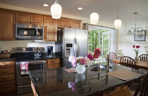Woodstock Cottage | INCREDIBLE “WALKABLE” RENTAL with Sawkill Creek Views