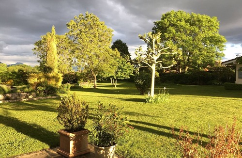 Collonge-Bellerive House | independent house in property with views of Mont Blanc.