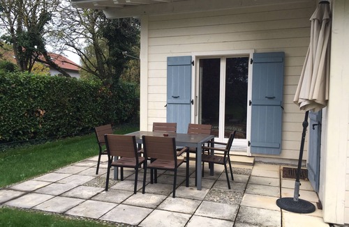 Collonge-Bellerive House | independent house in property with views of Mont Blanc.